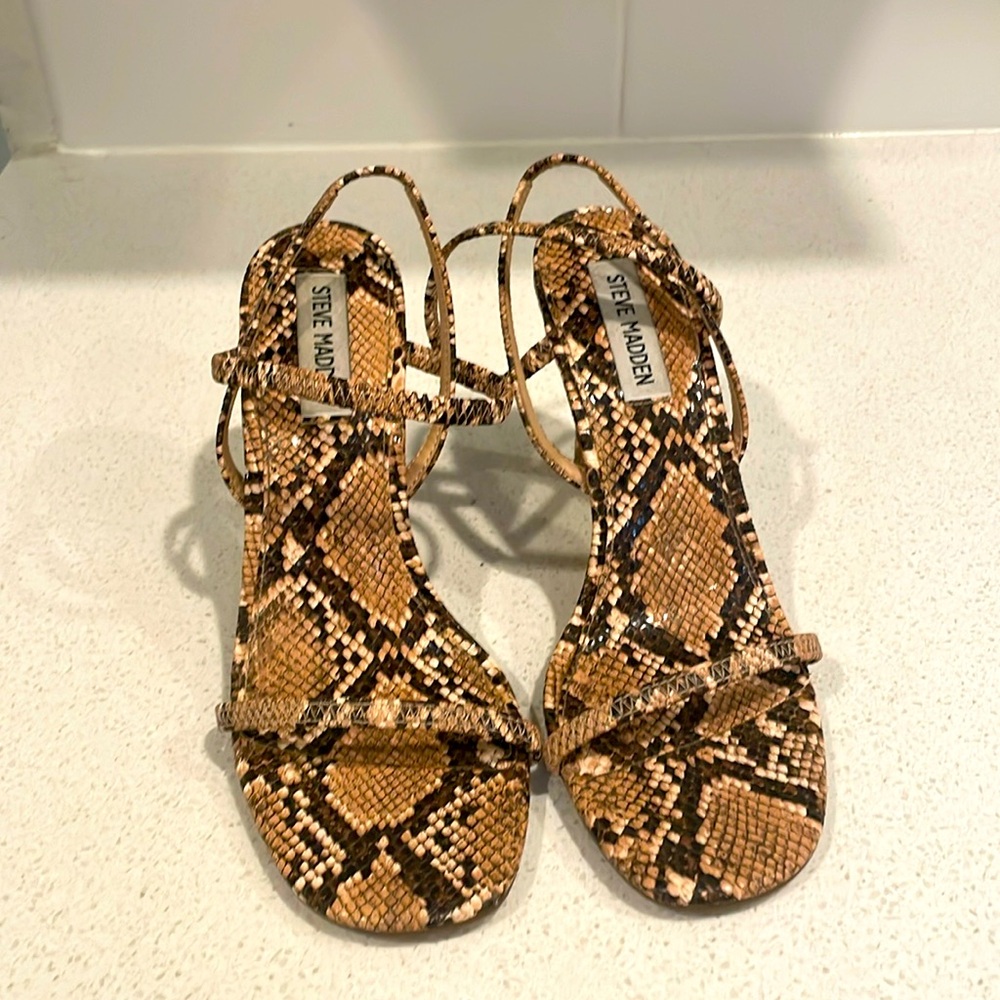 Steven Madden Leopard low heels